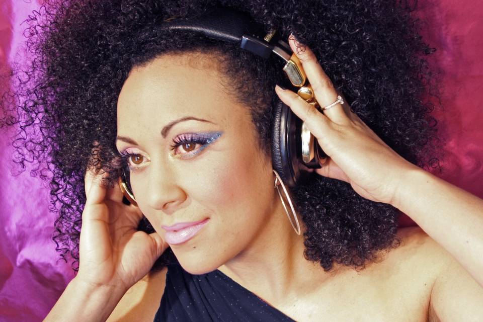 Chanelle Aristide Sings & DJing