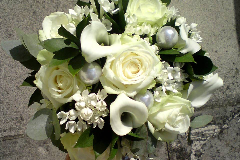 Ivory & pearls bouquet