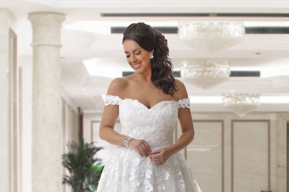 Sonsie lace ballgown