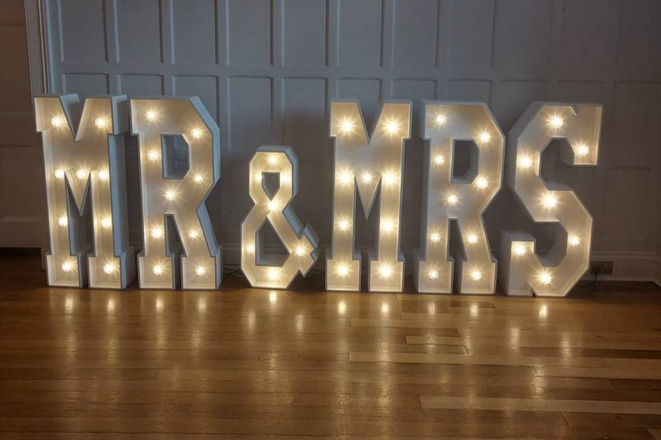 LED MR & MRS