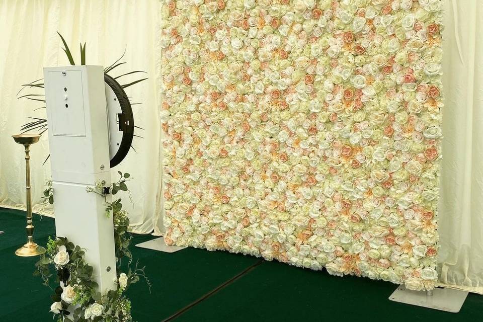 Flower wall selfie pod