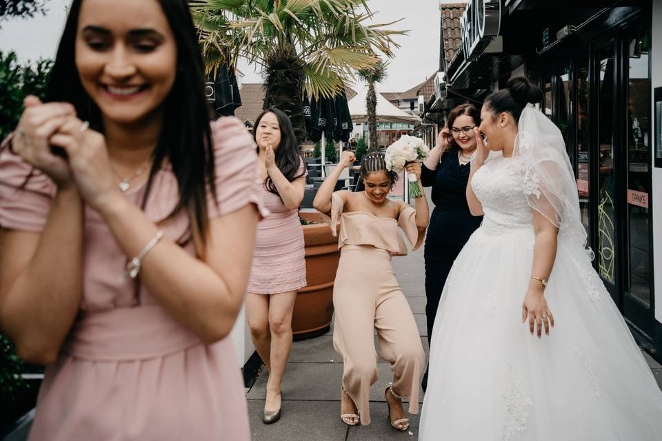 Bouquet toss