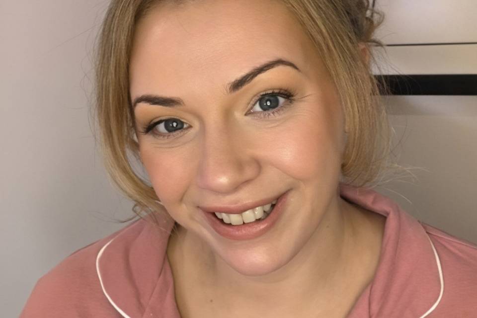 Beautiful natural bridesmaid m