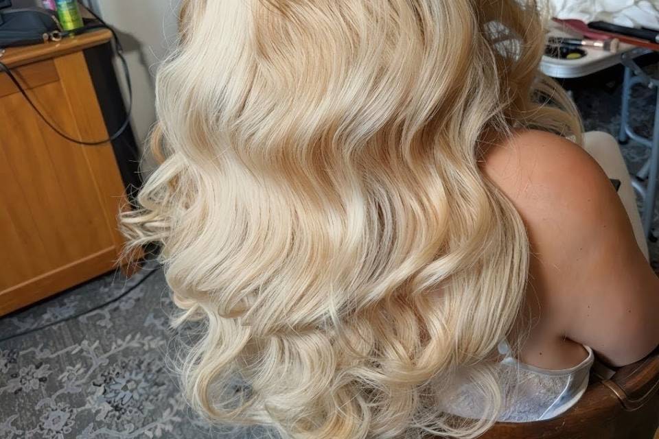 Hollywood waves