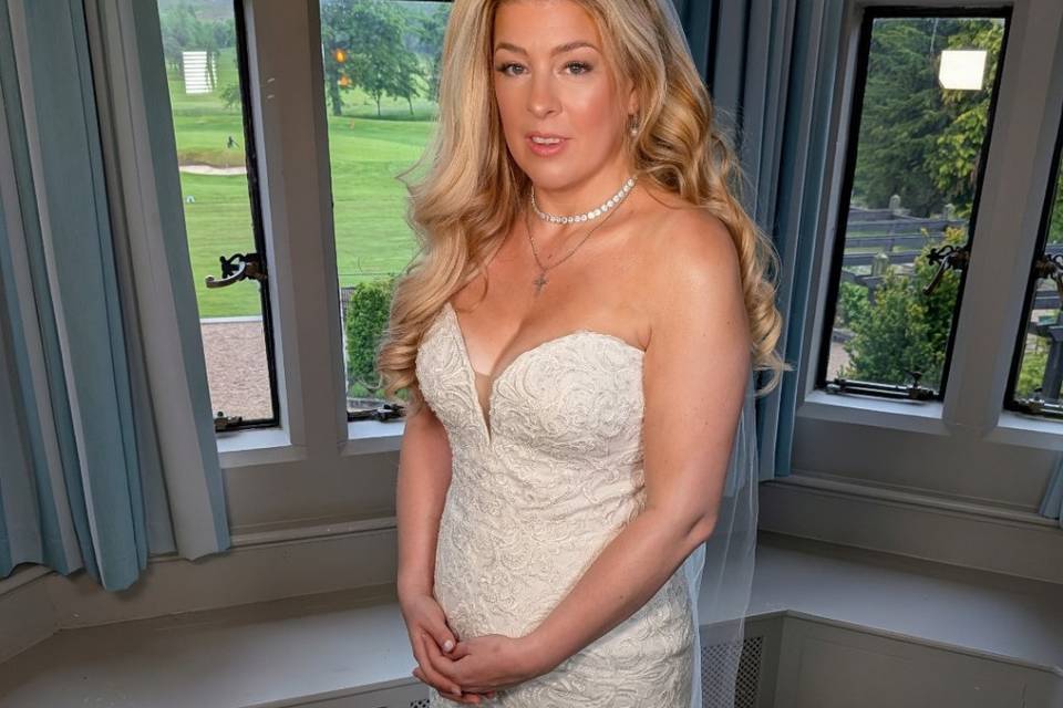 Glowing bridal makeup