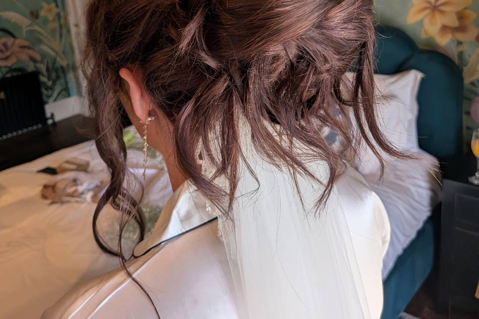 Bridal bun pin up