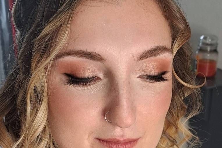 Soft bridesmaid makeup