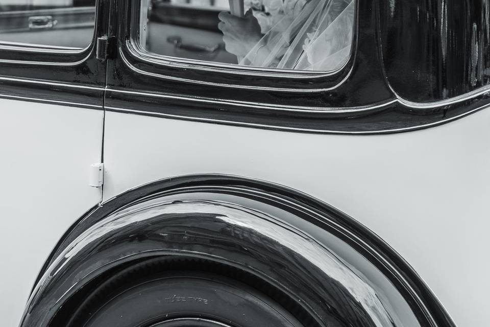 Bride arrival in wedding car