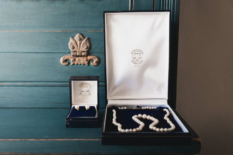 Brides wedding jewellery