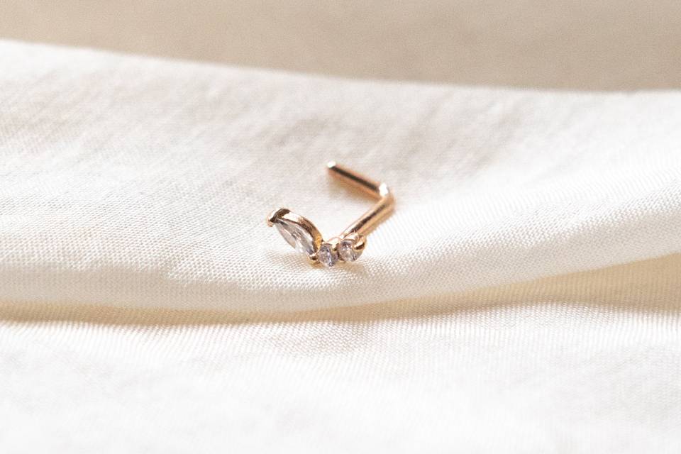 14k gold l bend nose stud