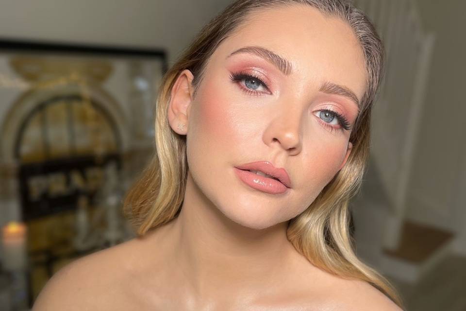 Rose gold makeup