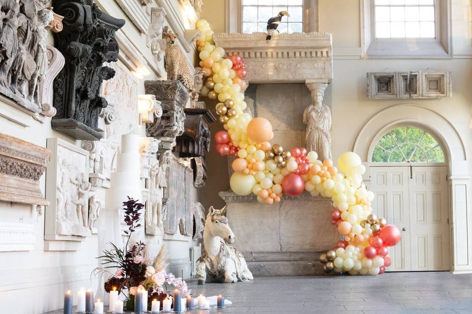 Cascading balloon piece