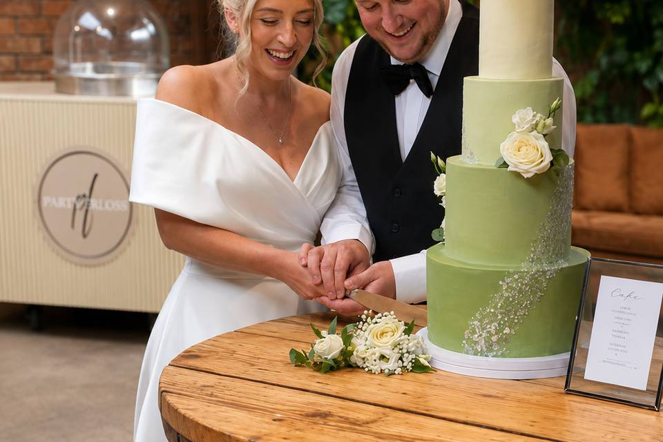 4 tier cake with silver detail