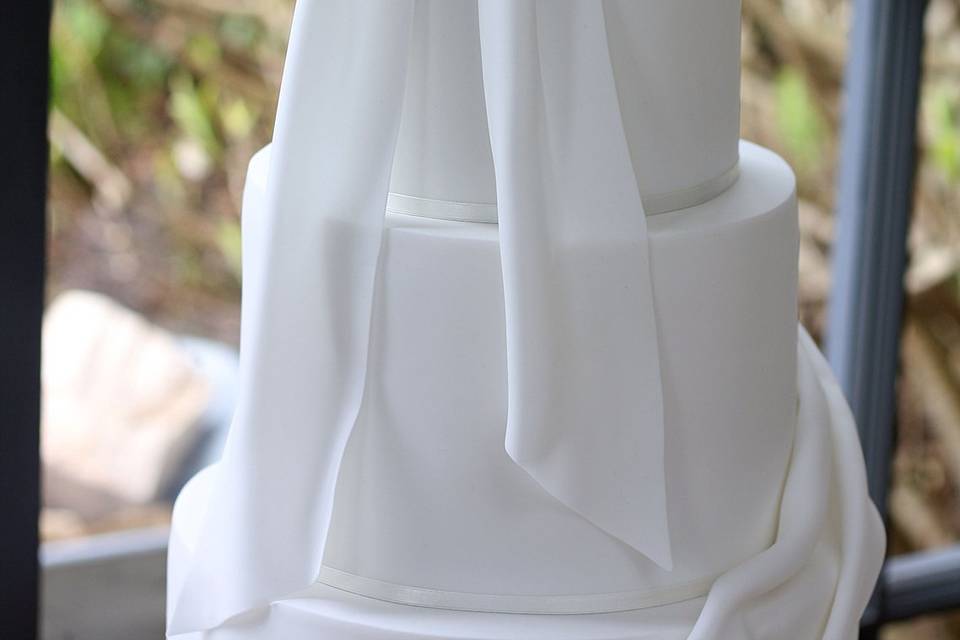 Elegant bow and sugar drape.