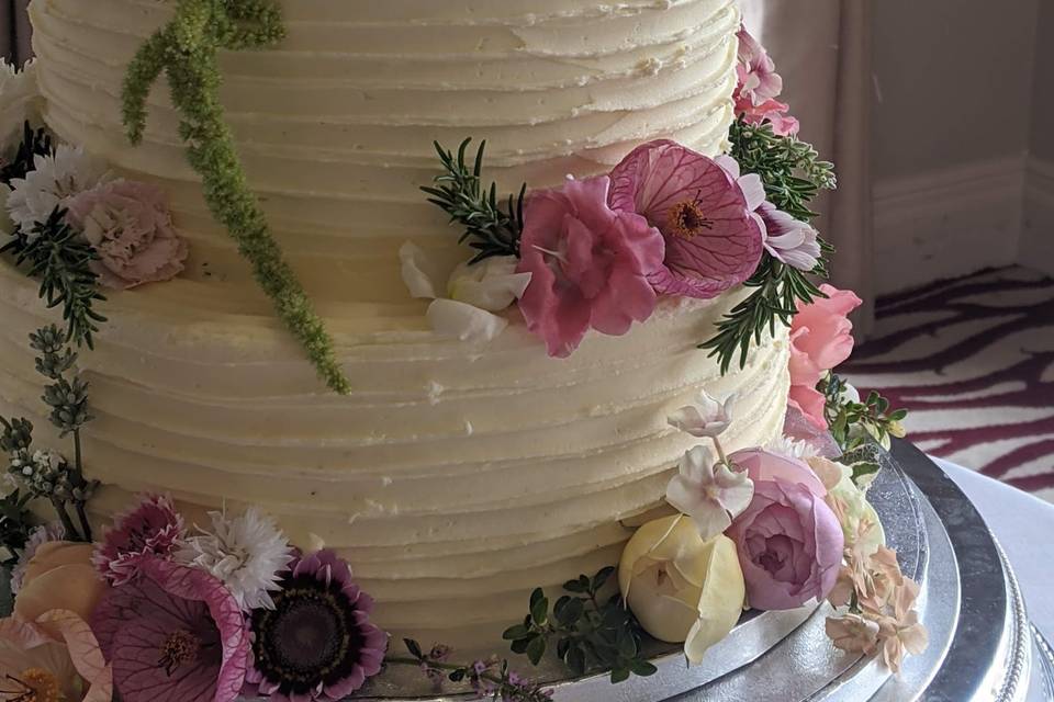 Edible organic cake flowers