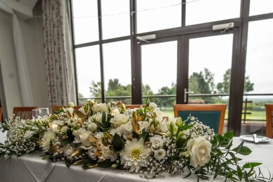 Ivory top table flowers