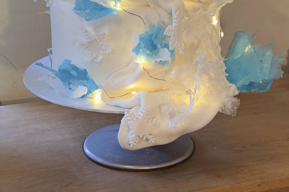 Winter fairy lights cake