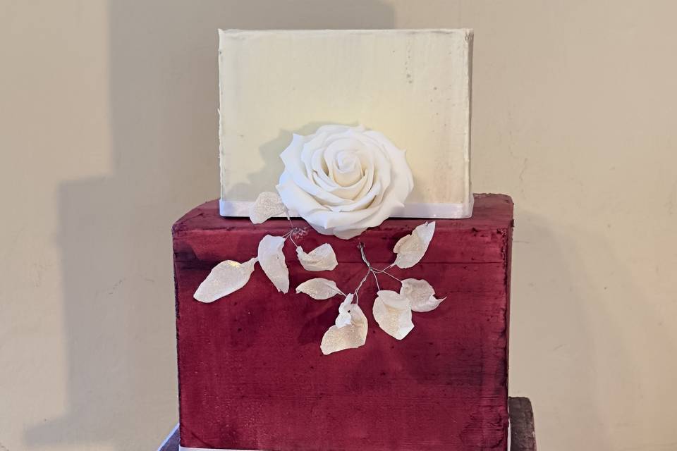 Cube cake, sugar rose