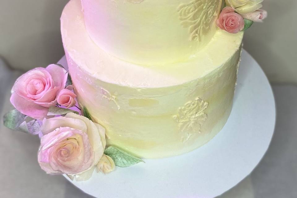 Wafer paper rose cake