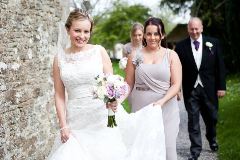 Beautiful bride arriving at Lullington Church