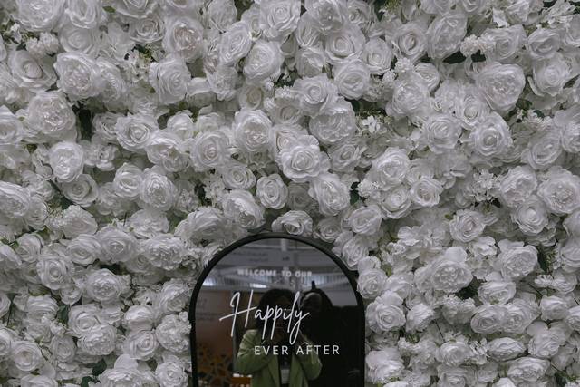 Wedding mirror welcome sign