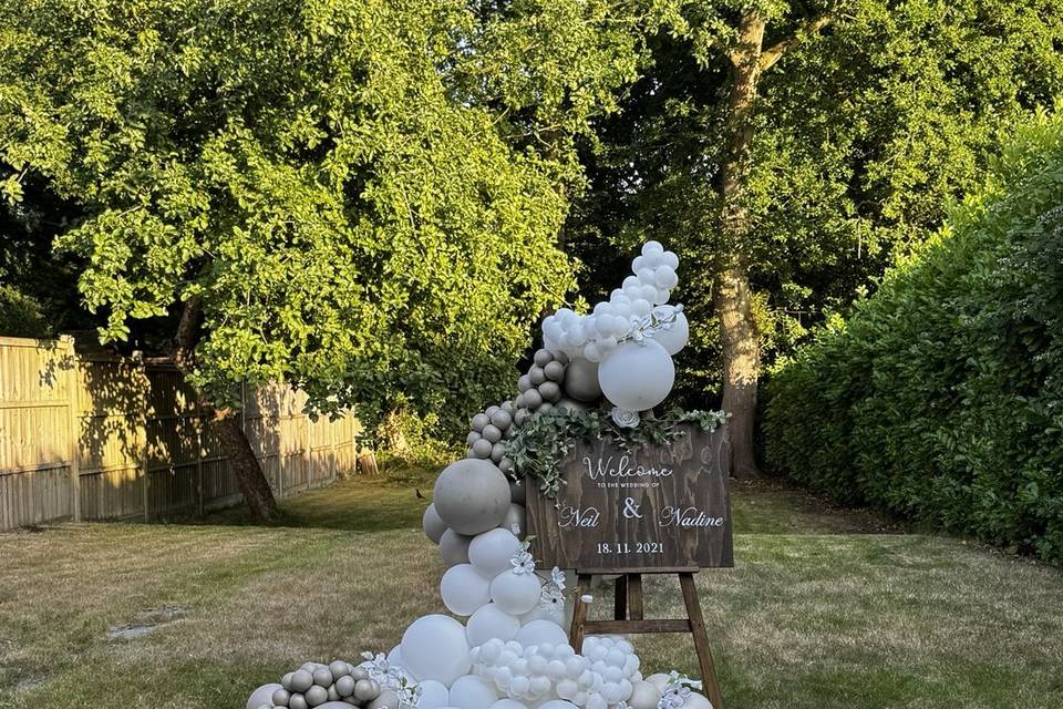 Welcome easel balloon display