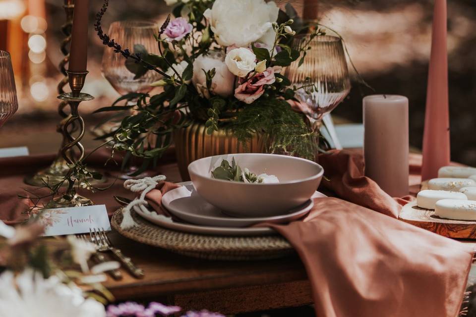 Fleur de T intimate tablescape