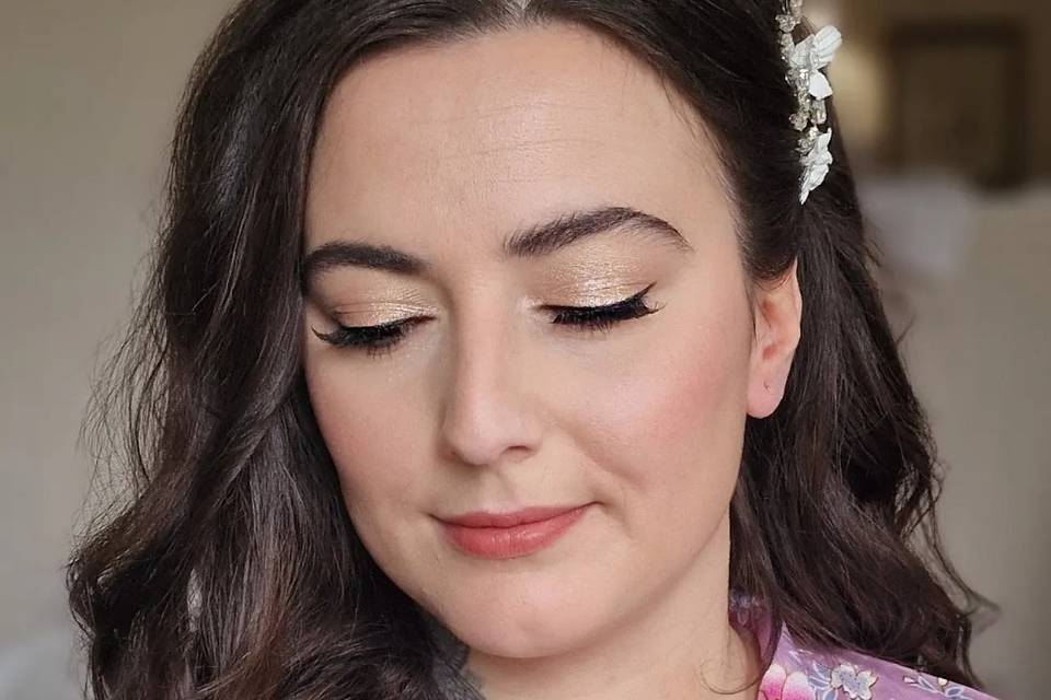 Shimmery eyemakeup