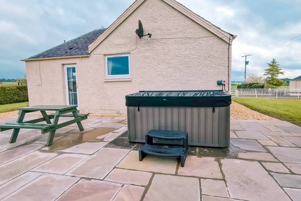 Hot Tub at Cairnies Cottage