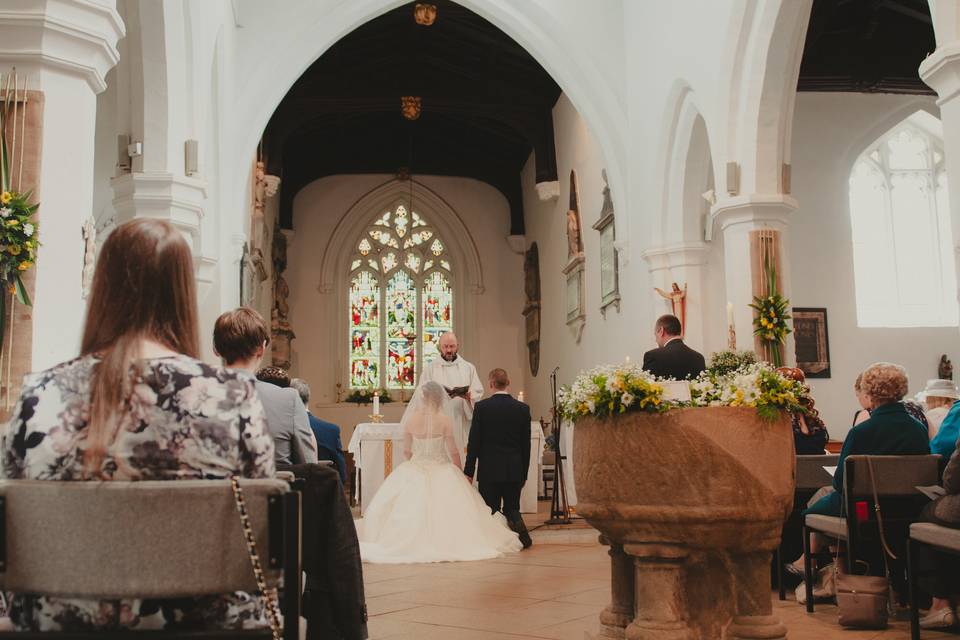 Bride and groom pray