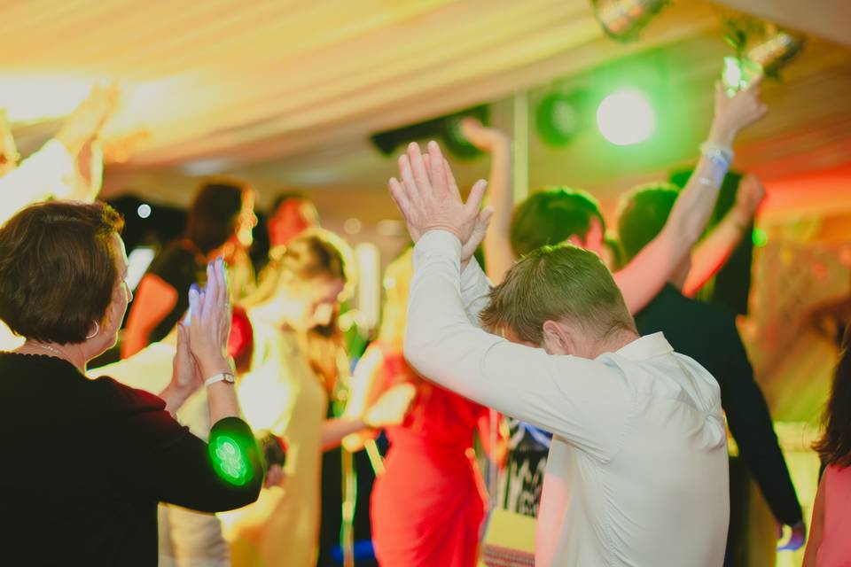 Guests clap on the dancefloor