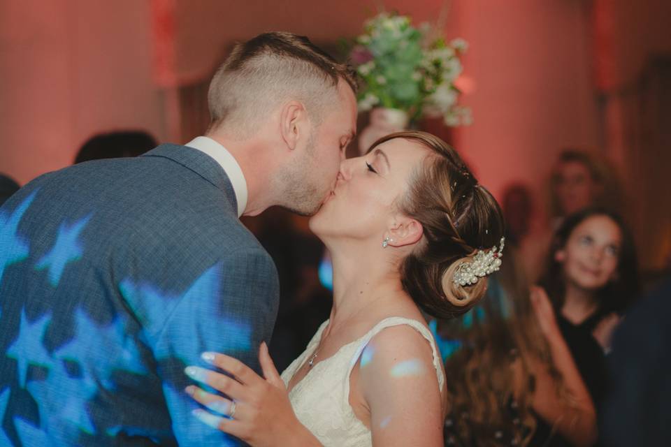 First kiss on the dancefloor