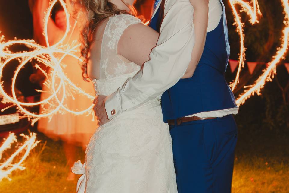 Sparkler kiss