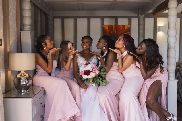 Bridesmaids Getting Ready