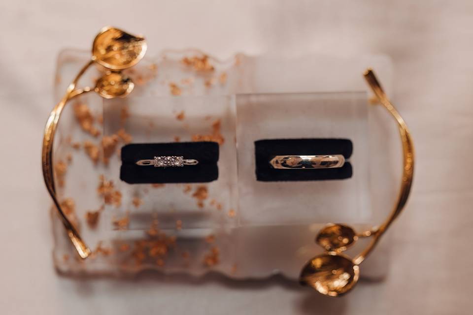 Elegant Wedding Rings Detail