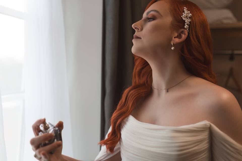 Bridal perfume moment