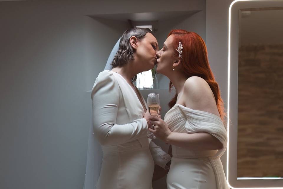 Champagne wedding kiss