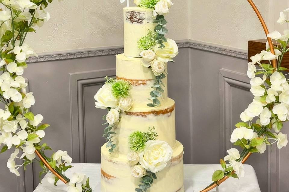 Semi naked cake