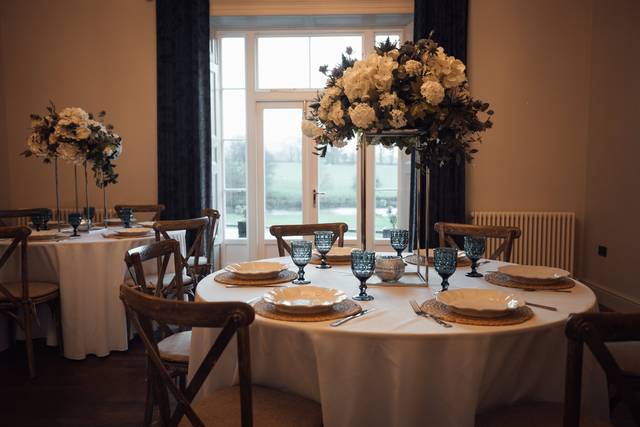 Drawing room - Round tables