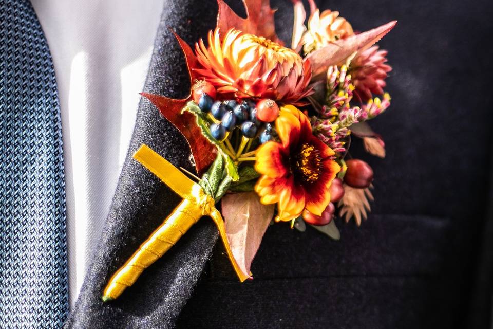 Vibrant boutonnieres