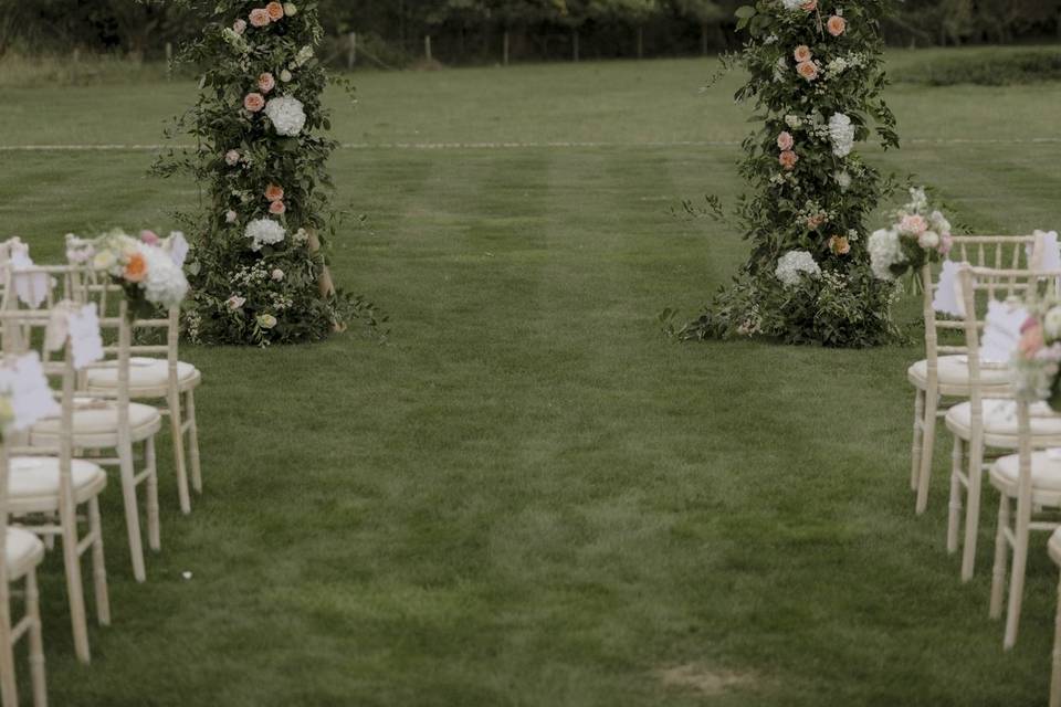 Outdoor ceremony flowers