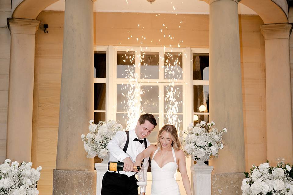 Elegant white wedding flowers