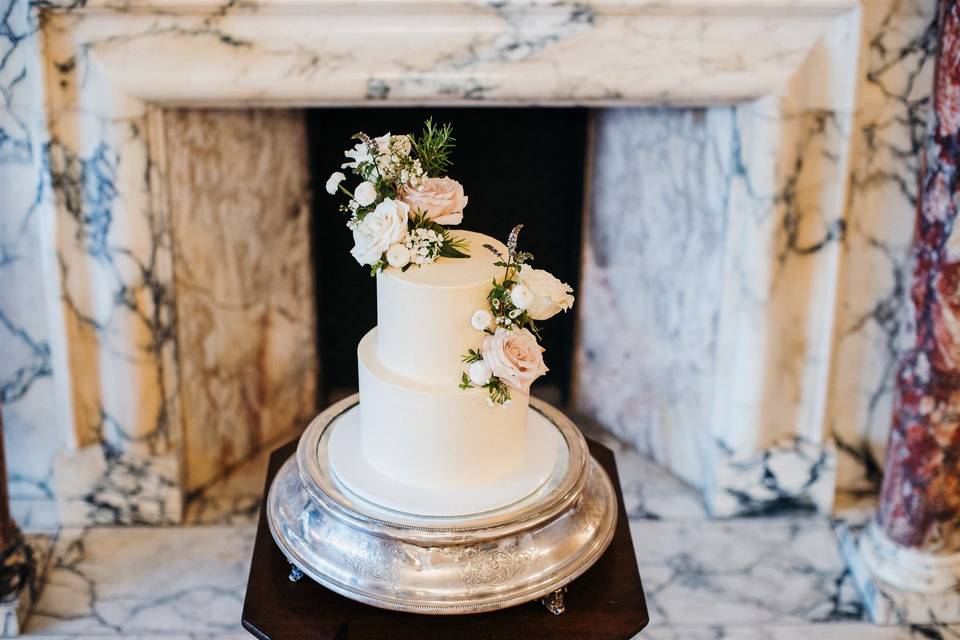 Elegant statement wedding cake