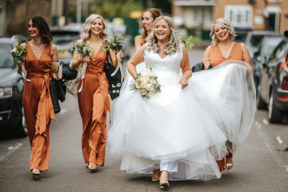 Bride with bridesmaids - Blue Lily Weddings