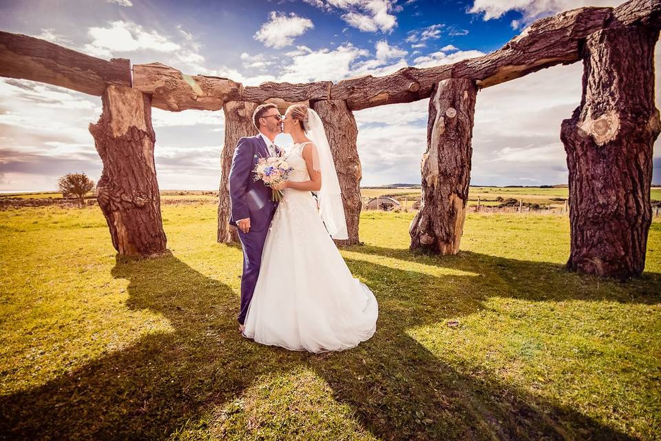 Woodhenge wedding kisses