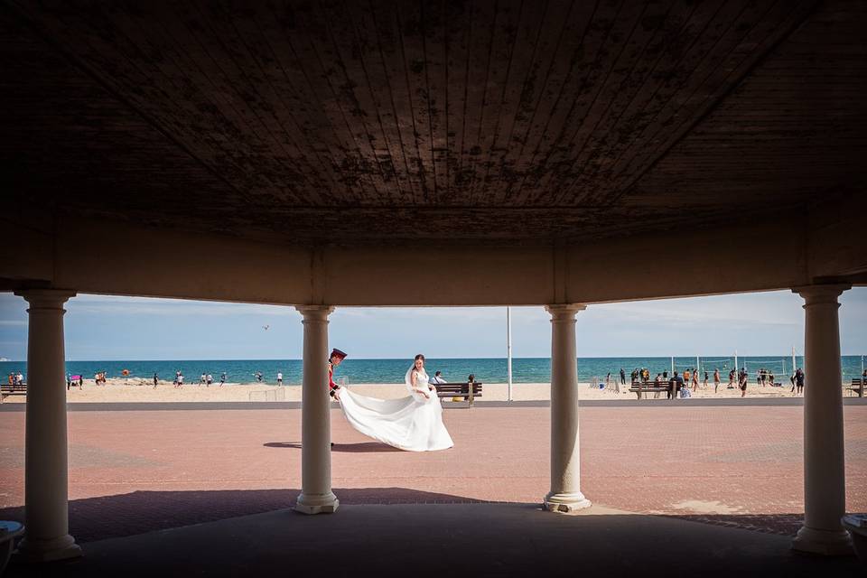 Bride & groom Sandbanks Beach