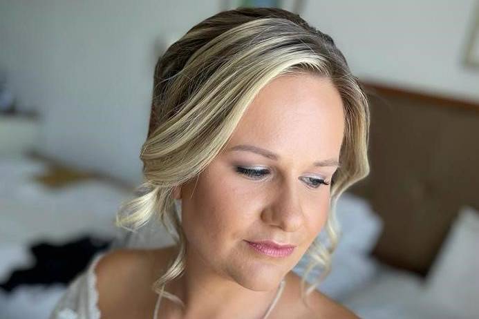 Bride makeup & hair up