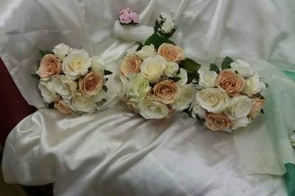 Ivory and peach silk roses