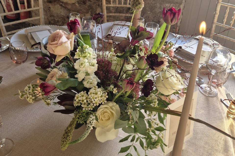 Footed bowl for guest tables