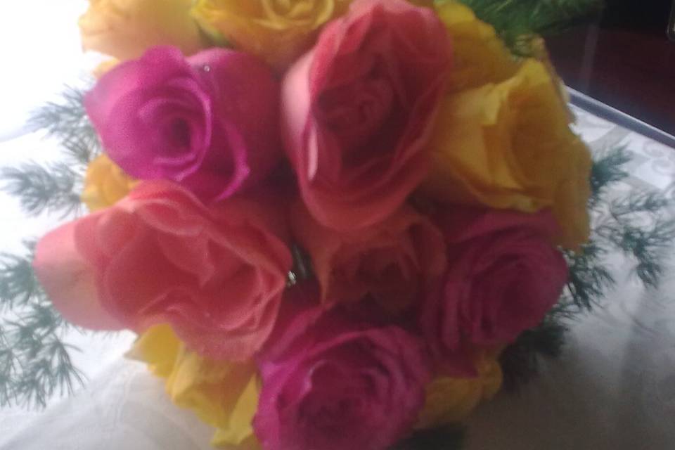 Yellow & pink rose bouquet